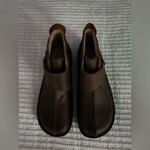 Alegria Brown Leather Men's Shoes NWOT 2169